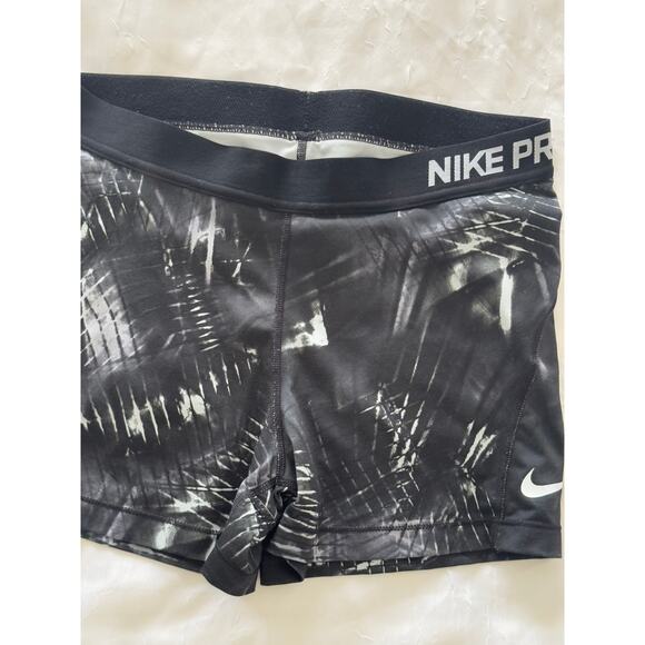 Nike Women’s Dri-FIT Compression Shorts Black Gray Graphic Size L - Picture 1 of 5